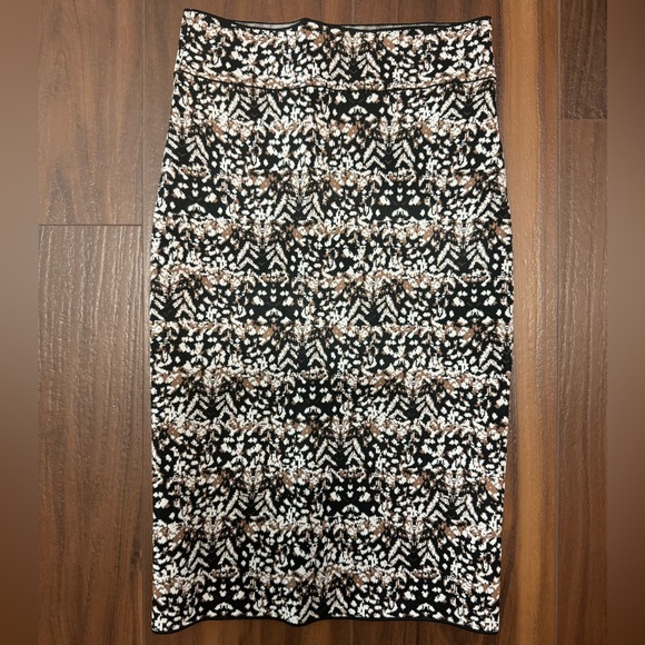 BCBG Alexa Bandage Skirt Sz XS - Picture 2 of 7